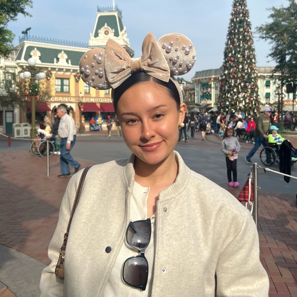 Meet your Posher, Ariana - Picture 1 of 1